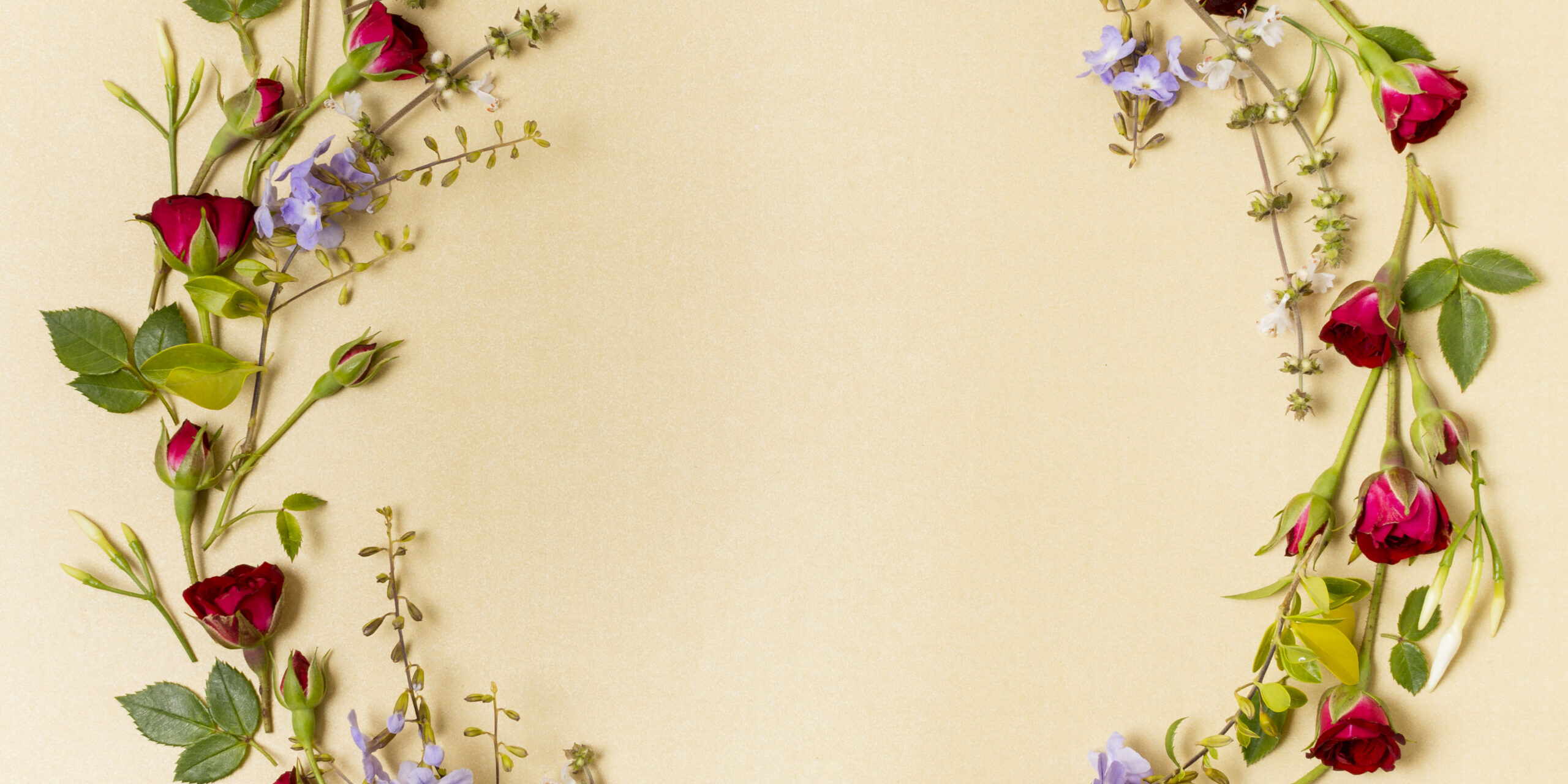 cute-frame-made-out-red-roses