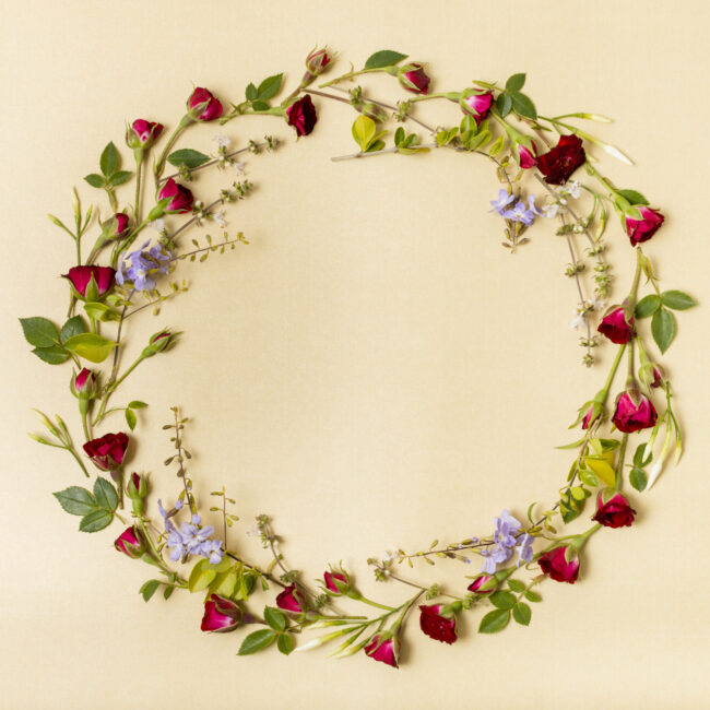 cute-frame-made-out-red-roses